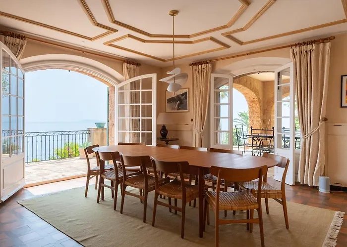 Вилла Les Volets Verts *